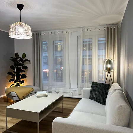 Grosszuegiges Am Limbecker Platz Mit Cafes, Anbindung & Netflix * Essen