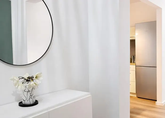 Grosszuegiges Am Limbecker Platz Mit Cafes, Anbindung & Netflix * Essen